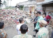 Beredar Video di Medsos Wabup Ali Syakieb Naiki Bachoe Angkut Gunungan Sampah di Pasar Cileunyi
