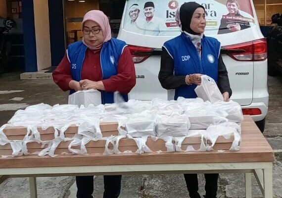 DPW PAN JABAR Bagikan Tajil Gratis