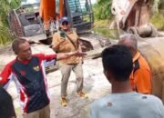 Ketum DPP PMS Indonesia Bongkar Proyek Jalan Yang di Portal oleh Acai, Karena Rampas Kemerdekaan Masyarakat