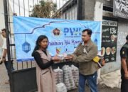 Peduli Antar Sesama, PWI Kabupaten Bandung Bagi-bagi Takjil Gratis