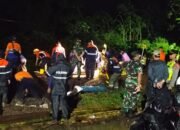 Diguyur Hujan Lebat Perbaikan Jalur Rel Kereta Libatkan TNI dan Kepolisian