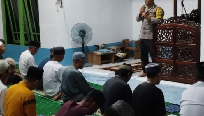 Bripka Angga Ramanda Sebagai Imam Shalat Tarawih di Masjid Jami’atul Ihsan