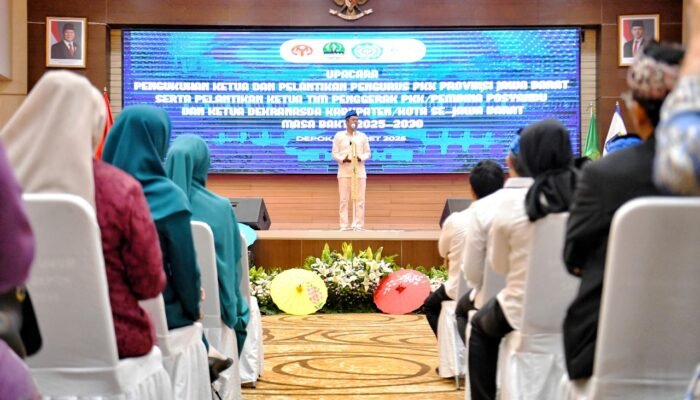 Gubernur Dedi Mulyadi Kukuhkan Ketua TP PKK Jabar dan Lantik Pengurus