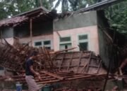 Hujan Deras Terjang Pangandaran, Satu Rumah Warga Roboh