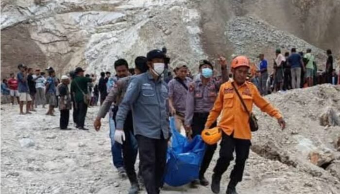 Tragedi Longsor Gunung Kuda: Puluhan Pekerja Tertimbun, Evakuasi Masih Berlangsung