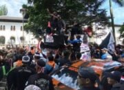 Pensiunan PT Pos Indonesia Gelar Aksi di Bandung, Tuntut Pembatalan Penghapusan Tunjangan