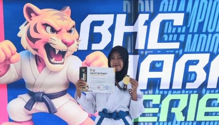 Prestasi Tiada Henti, Mahasiswa Unisa Bandung Raih Emas di Kejuaraan Karate Jabar
