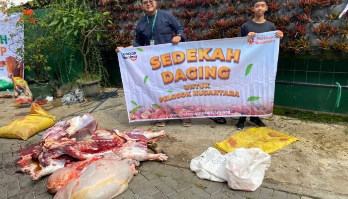 Relawan Nusantara Tebar Sedekah Daging di Pelosok Jawa Barat