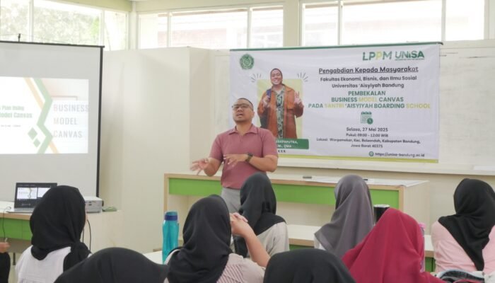 Bekali Santri dengan Jiwa Wirausaha Islami, Dosen Unisa Bandung Gelar Pelatihan Business Model Canvas