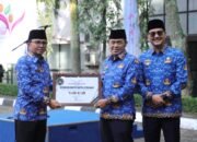 Ngatiyana Berikan 10 Penghargaan Pada Perangkat Daerah Terbaik