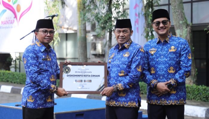 Ngatiyana Berikan 10 Penghargaan Pada Perangkat Daerah Terbaik