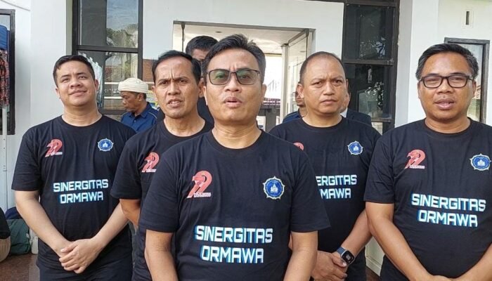 HUT Bhayangkara, Kapolres Banjar Pimpin Kerja Bakti Bersama Masyarakat Banjar