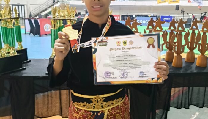 Satria Alamsyah Raih Gelar Pesilat Terbaik Nasional, Harumkan SMP Negeri 1 Bogor