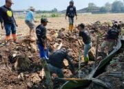 Gebrakan Baru PWI Kab Bandung Pimpinan Awing dan PRIMA Dayeuhkolot, Sinergi Bersihkan Saluran Air, Cegah Banjir di SMPN 1 Dayeuhkolot