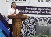 Bidan Yang Berprestasi Diberikan Beasiswa Perguruan Tinggi Oleh Bupati Bandung Dadang Supriatna