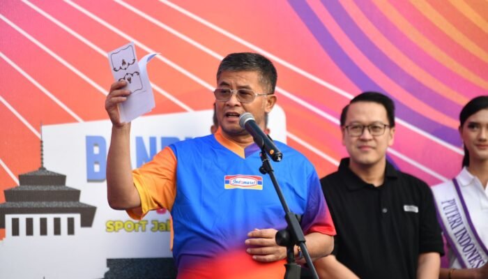 Wagub Jabar Lepas Ribuan Peserta Indomaret Fun Bike 2025