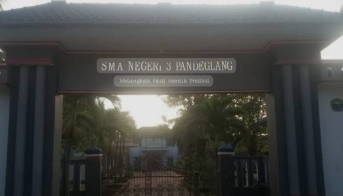 Langgar Imbauan Gubernur, SMAN 3 Pandeglang Diduga Pungut Biaya Seragam Siswa Baru