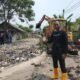 Camat Teluknaga Bersama Pemdes Lemo Gempur Sampah disaluran Induk Irigasi, Masyarakat dihimbau “Jangan Buang Sampah Sembarang”