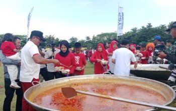 Peringati HUT RI ke-80, Danpussenif Letjen Iwan Setiawan dan Bobon Santoso Gelar Masak Besar Untuk 3000 Orang