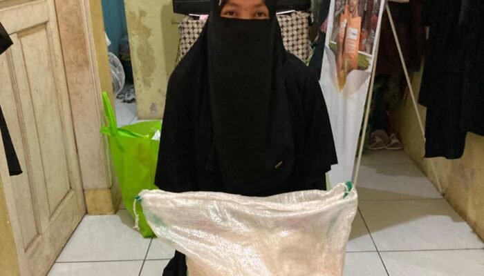 Laznas BMH Jabar Salurkan Bantuan Beras dan Sembako untuk Janda dengan Tiga Anak