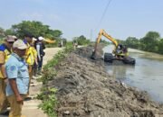 DBMSDA Kabupaten Tangerang, Melalui UPTD SDA wilayah V lakukan Pengerukan Sedimentasi di Sungai Cileles