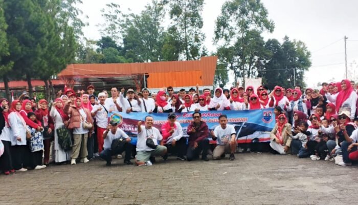 Paguyuban Pedagang Pasar Cimahi Dalam Peringati HUT RI Berangkat Wisata ke Carita Alam Pangalengan dan Tolak Ukur Inflasi Cimahi