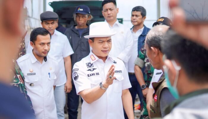 Dari Sampah Jadi Batako, Bupati Dadang Supriatna Bakal Jadikan Motah Prototipe TPS3R di Semua Desa