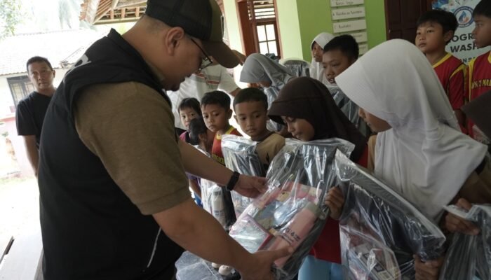 BRI melalui YBM BRILiaN Salurkan Zakat untuk Air Bersih dan Pendidikan di Jawa Barat