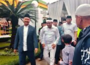 Gubernur Jawa Barat Dedi Mulyadi (Demul) Zarah ke makam KH Abdulah Mubarok bin Noor Muhammad atau Abah Sepuh