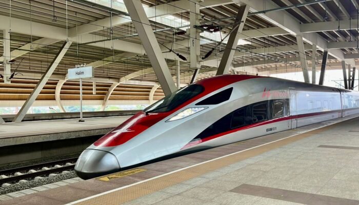 6.000 Grup Pesan Tiket Whoosh Lewat Whatsapp, KCIC Tawarkan Diskon Rombongan