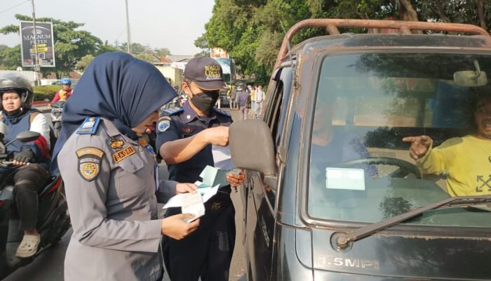 Tingkatkan Keselamatan Lalu Lintas, Dishub Cimahi Gelar Operasi Gabungan