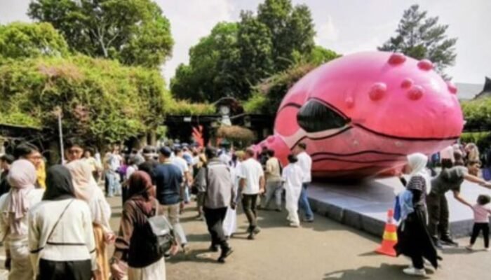 Antusiasme Warga Padati Pasar Seni ITB 2025, Kemacetan Kota Bandung Tak Terhindarkan