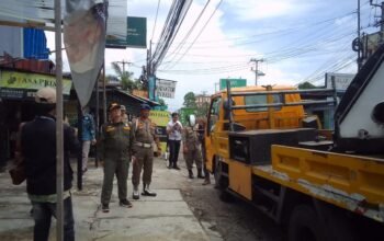 Satuan Tugas Kepatuhan Pajak dan Retribusi serta Pengawasan dan Pengendalian Perizinan Kabupaten Bandung kembali menggelar operasi besar-besaran untuk menertibkan reklame ilegal.
