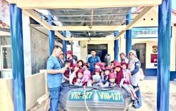 Kasat Polairud Polres Garut, IPTU Aep Saprudin, menegaskan bahwa kegiatan ini diharapkan dapat menumbuhkan kecintaan anak-anak terhadap Polri serta mengenalkan peran polisi perairan dalam menjaga keamanan laut dan pantai.