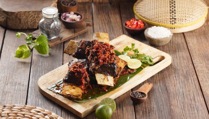 Iga Penyet Jawa Timur: Cita Rasa Autentik yang Menyatukan di Ramela Resto