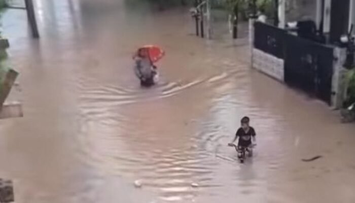 Hujan Deras dan Angin Kencang Terjang Ciparay, Puluhan Rumah Terendam Banjir