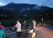 Polsek Singajaya Tinjau Lokasi Ambruknya Jembatan Gantung Cimanisan