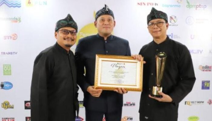 Bupati Bandung Raih Penghargaan, Sebagai Kepala Daerah Peduli Penyiaran dari KPID Jawa Barat
