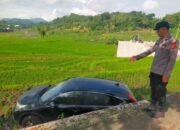 Mobil CR-V Masuk Sawah di Simpang Tiga Leuwigoong, Polisi Duga Pengemudi Hilang Konsentrasi