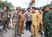 Bupati Tangerang Tinjau Normalisasi Gorong-Gorong di Villa Tangerang Elok, Warga Sukarela Bongkar Bangunan