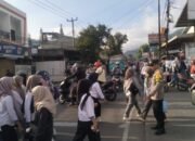 Polres Garut Gelar Gatur Lalin Pagi di Titik Rawan Macet, Warga Apresiasi Kehadiran Petugas