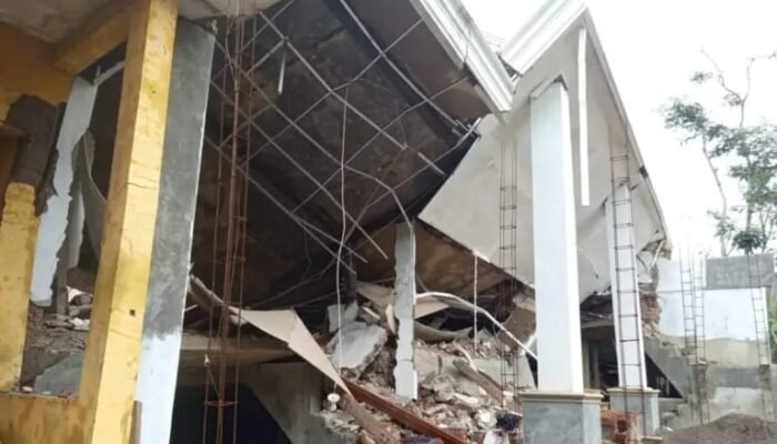 Rumah Dua Lantai di Cibiuk Garut Ambruk Dihantam Hujan Deras, Dua Warga Luka-Luka