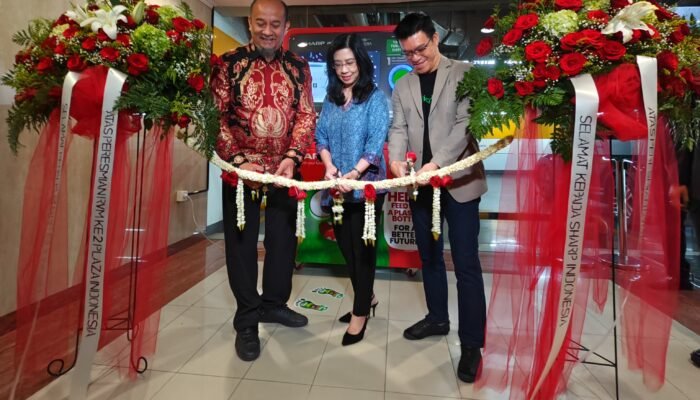 Sharp Indonesia Resmikan Reverse Vending Machine di Plaza Indonesia, Perkuat Komitmen Keberlanjutan 