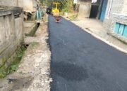 Dorong Akses Ekonomi Warga, Jalan Hotmix Penghubung Dua Kampung di Desa Cibiuk Kidul Mulai Dibangun