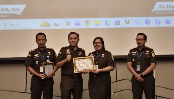 Kejaksaan Negeri Cimahi Raih Juara Umum Peringkat II Satuan Kerja Terbaik Se-Jawa Barat