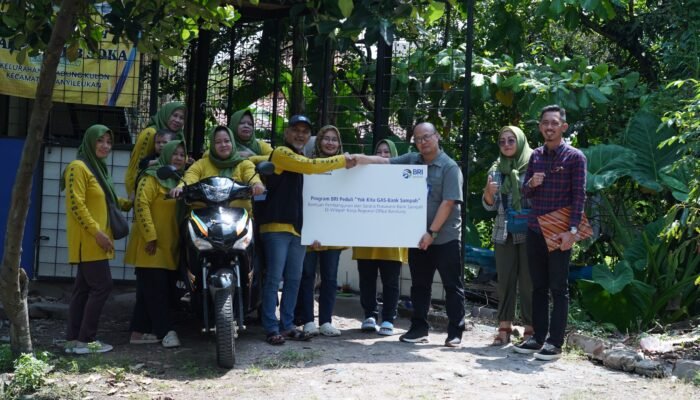 BRI Serahkan Bantuan Program TJSL “Yok Kita GAS” di Kota Bandung