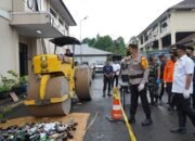 Hujan Deras Tak Halangi! Polres Tasikmalaya Musnahkan Ribuan Botol Miras Saat Operasi Lilin Lodaya 2025