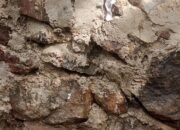 Pekerjaan TPT Puskesmas Menes Disorot, Diduga Dikerjakan Tidak Maksimal