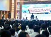 Tekankan Integritas, Bupati Bandung Kang DS Serahkan Sertifikat Orientasi kepada 1.200 PPPK