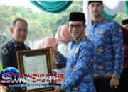 Tri Rahmanto Raih Anugerah Kolaborasi Pentahelix Terbaik 2025 dari Bupati BandungLead